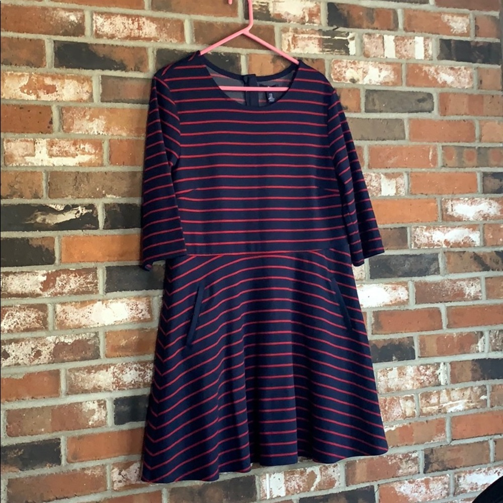 Super cute striped dress! It has pockets !